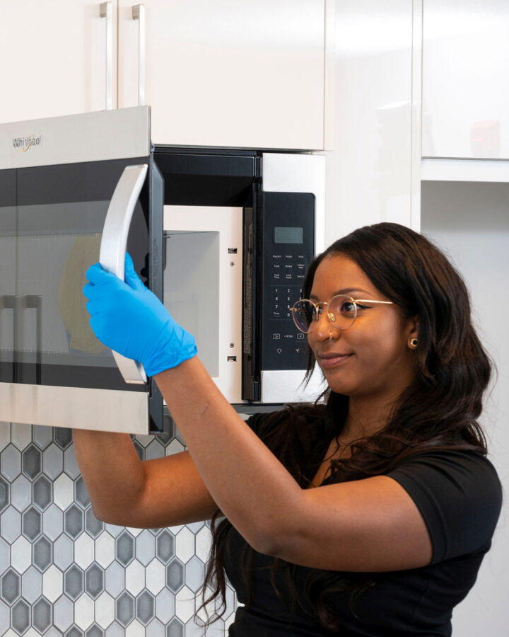 Cleaning a microwave